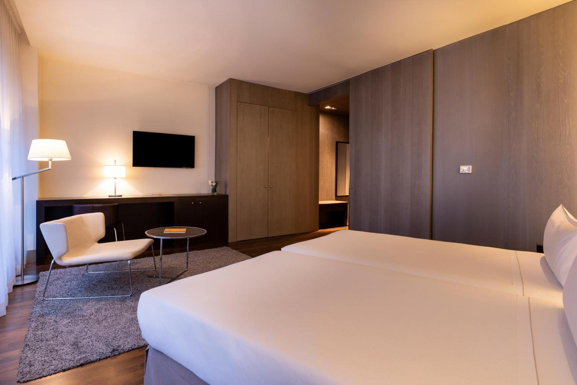 ปาราดอร์ เด อัลกาลา เด เอนาเรส Hotel อัลกาลาเดเอนาเรส ภายนอก รูปภาพ